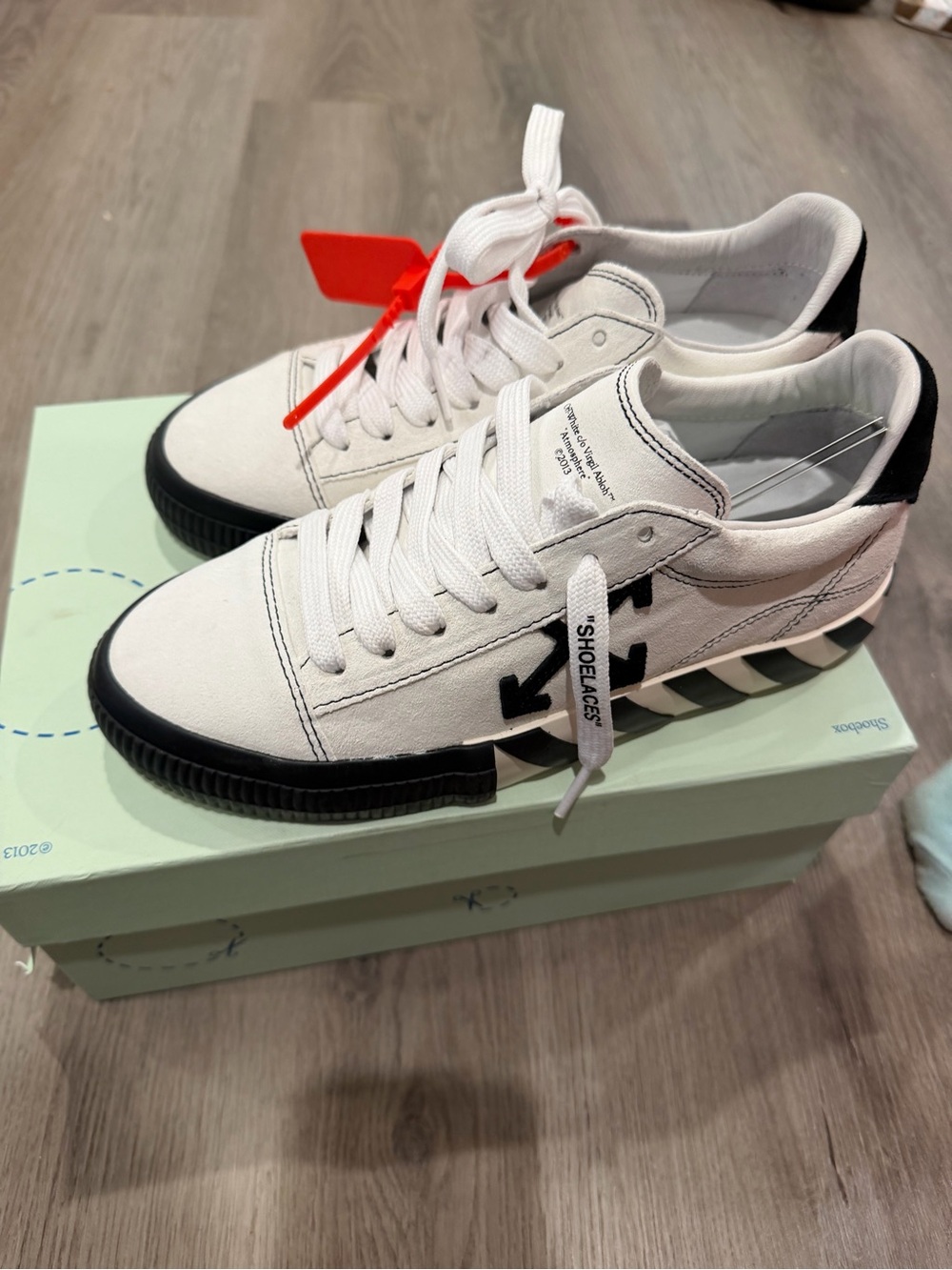 Off-White White and Black Low-Top Sneakers with Red Zip Tie vulcanized suede